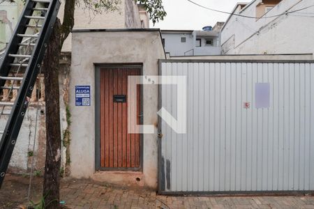 Fachada + plaquinha de casa à venda com 1 quarto, 180m² em Chora Menino, São Paulo