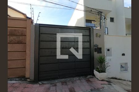 Fachada de casa à venda com 2 quartos, 90m² em Centro, Betim