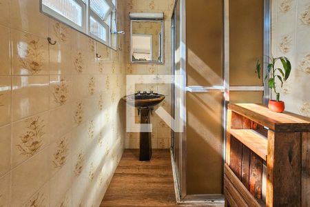 Banheiro de kitnet/studio para alugar com 1 quarto, 45m² em Jardim Guaiuba, Guarujá