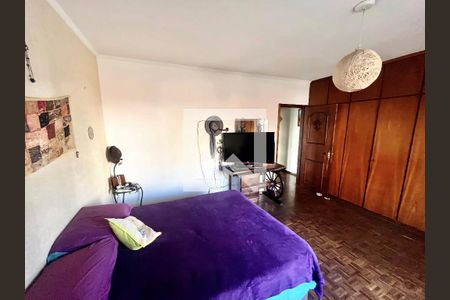 Casa à venda com 220m², 4 quartos e 5 vagas Casa à venda com 220m², 4 quartos e 5 vagasQuarto 1