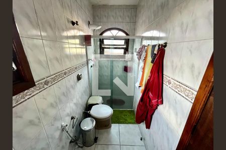 Casa à venda com 220m², 4 quartos e 5 vagas Casa à venda com 220m², 4 quartos e 5 vagasBanheiro da Suíte