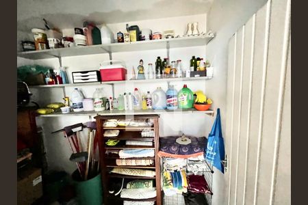 Casa à venda com 220m², 4 quartos e 5 vagas Casa à venda com 220m², 4 quartos e 5 vagasDespensa