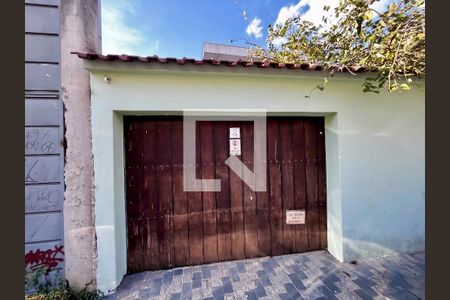 Casa à venda com 220m², 4 quartos e 5 vagas Casa à venda com 220m², 4 quartos e 5 vagasFachada