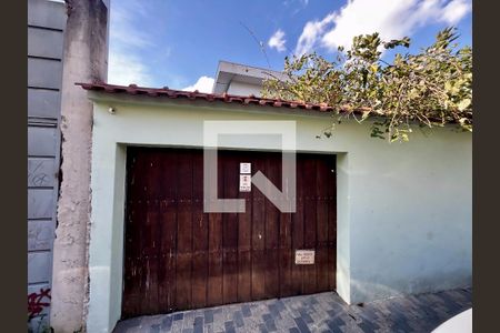 Casa à venda com 220m², 4 quartos e 5 vagas Casa à venda com 220m², 4 quartos e 5 vagasFachada