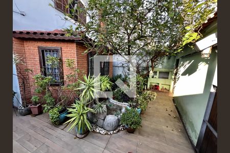 Casa à venda com 220m², 4 quartos e 5 vagas Casa à venda com 220m², 4 quartos e 5 vagasJardim