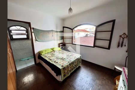 Casa à venda com 220m², 4 quartos e 5 vagas Casa à venda com 220m², 4 quartos e 5 vagasSuíte