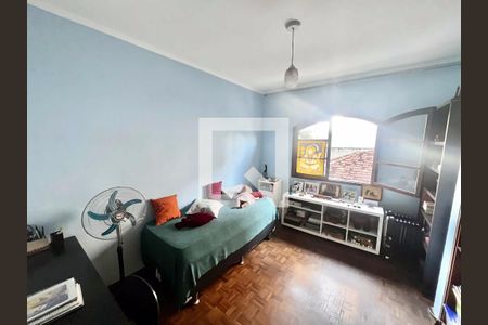 Casa à venda com 220m², 4 quartos e 5 vagas Casa à venda com 220m², 4 quartos e 5 vagasQuarto 2