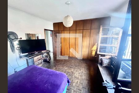 Casa à venda com 220m², 4 quartos e 5 vagas Casa à venda com 220m², 4 quartos e 5 vagasQuarto 1