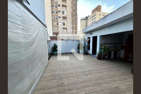 Casa à venda com 220m², 4 quartos e 5 vagas Casa à venda com 220m², 4 quartos e 5 vagasQuintal