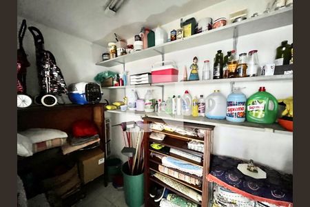 Casa à venda com 220m², 4 quartos e 5 vagas Casa à venda com 220m², 4 quartos e 5 vagasDespensa