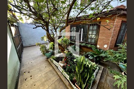 Casa à venda com 220m², 4 quartos e 5 vagas Casa à venda com 220m², 4 quartos e 5 vagasJardim