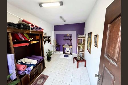 Casa à venda com 220m², 4 quartos e 5 vagas Casa à venda com 220m², 4 quartos e 5 vagasEdícula