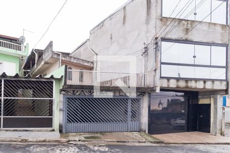 Fachada de casa à venda com 2 quartos, 210m² em Km 18, Osasco
