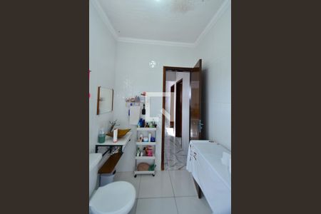 Casa à venda com 109m², 5 quartos e sem vaga Casa à venda com 109m², 5 quartos e sem vagaBanheiro social - Casa2