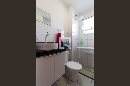 Banheiro de apartamento à venda com 2 quartos, 40m² em Jardim Esmeraldina, Campinas