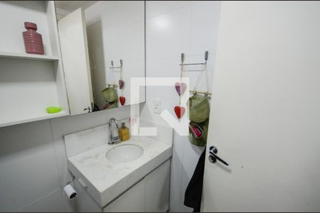 Apartamento para alugar com 55m², 2 quartos e 1 vaga Apartamento para alugar com 55m², 2 quartos e 1 vagaBanheiro da suíte
