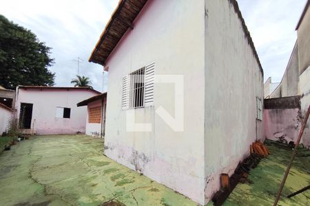 Casa à venda com 250m², 3 quartos e 1 vaga Casa à venda com 250m², 3 quartos e 1 vagaQuintal - Fundos