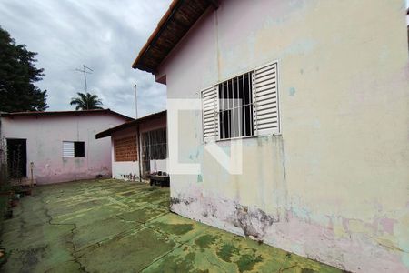 Casa à venda com 250m², 3 quartos e 1 vaga Casa à venda com 250m², 3 quartos e 1 vagaQuintal - Fundos