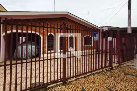 Casa à venda com 250m², 3 quartos e 1 vaga Casa à venda com 250m², 3 quartos e 1 vagaFachada