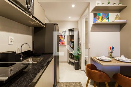 Cozinha de apartamento para alugar com 1 quarto, 25m² em Vila Olímpia, São Paulo