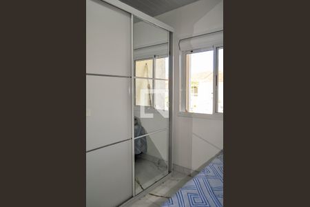 Quarto de casa de condomínio à venda com 2 quartos, 49m² em Campo Novo, Porto Alegre
