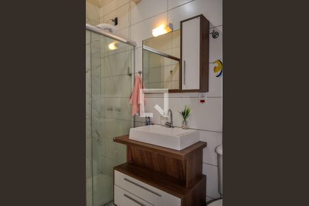 Banheiro da Suíte de casa de condomínio à venda com 2 quartos, 49m² em Campo Novo, Porto Alegre