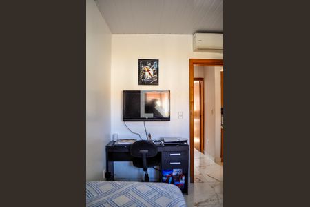 Quarto de casa de condomínio à venda com 2 quartos, 49m² em Campo Novo, Porto Alegre