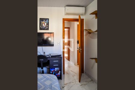 Quarto de casa de condomínio à venda com 2 quartos, 49m² em Campo Novo, Porto Alegre