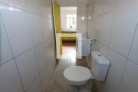 Banheiro de casa para alugar com 1 quarto, 52m² em Parque Santa Madalena, São Paulo