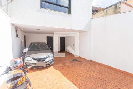 Garagem de casa à venda com 5 quartos, 192m² em Paraíso, Belo Horizonte