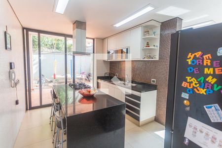 Cozinha de casa à venda com 5 quartos, 192m² em Paraíso, Belo Horizonte