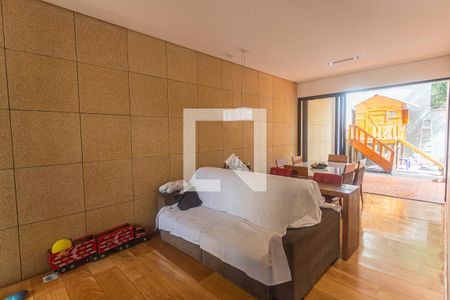 Sala de casa à venda com 5 quartos, 192m² em Paraíso, Belo Horizonte