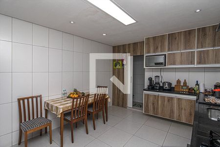 Cozinha de casa à venda com 2 quartos, 360m² em Vila Liviero, São Paulo