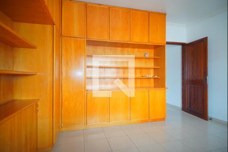 Casa à venda com 345m², 5 quartos e 5 vagasQuarto 2