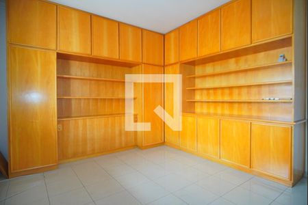 Casa à venda com 345m², 5 quartos e 5 vagasQuarto 2