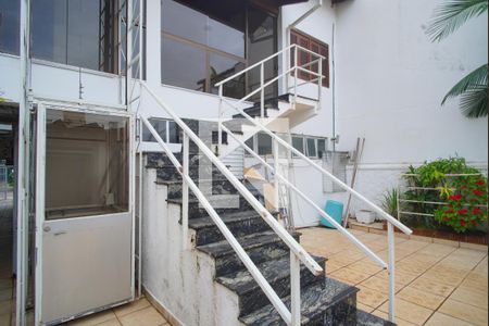 Casa à venda com 345m², 5 quartos e 5 vagasEscada - Acesso Casa 2