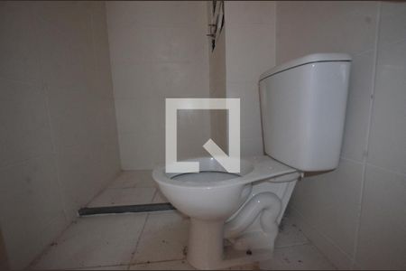 Banheiro de apartamento para alugar com 2 quartos, 50m² em Guaratiba, Rio de Janeiro