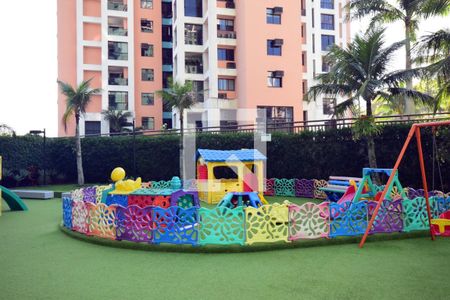 Apartamento à venda com 120m², 3 quartos e 2 vagasÁrea comum - Playground