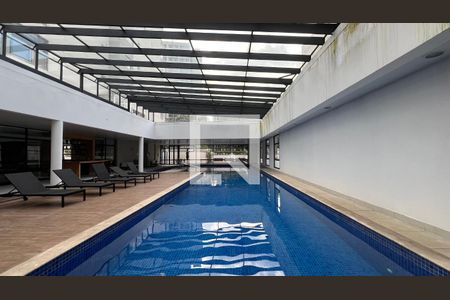 Studio à venda com 57m², 1 quarto e 1 vaga Studio à venda com 57m², 1 quarto e 1 vagaPiscina