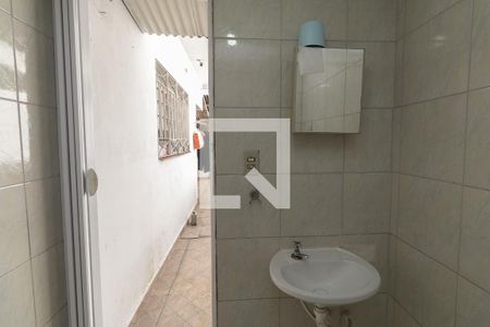Banheiro de Serviço de casa à venda com 3 quartos, 250m² em Jardim Guanca, São Paulo
