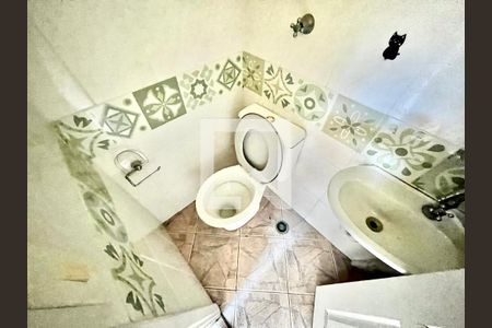 Casa de condomínio para alugar com 133m², 3 quartos e 2 vagas Casa de condomínio para alugar com 133m², 3 quartos e 2 vagasBanheiro de Serviço