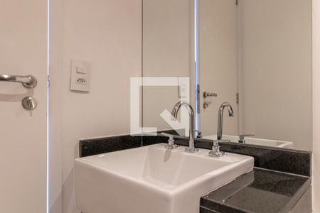 Banheiro de kitnet/studio à venda com 1 quarto, 24m² em Indianópolis, São Paulo