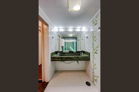 Apartamento para alugar com 217m², 4 quartos e 4 vagasBanheiro da Suíte 1