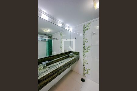 Apartamento para alugar com 217m², 4 quartos e 4 vagasBanheiro da Suíte 1