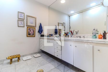 Apartamento para alugar com 323m², 3 quartos e 2 vagasBanheiro da Suíte
