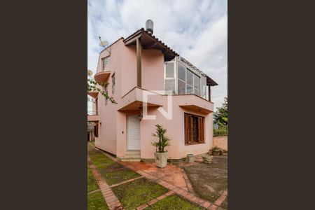 Casa à venda com 325m², 3 quartos e 2 vagasFachada