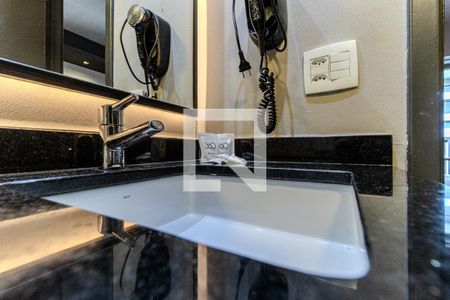 Banheiro de kitnet/studio à venda com 1 quarto, 29m² em República, São Paulo