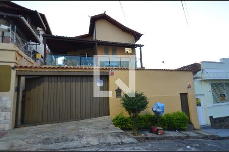 Fachada de casa à venda com 3 quartos, 550m² em Colégio Batista, Belo Horizonte