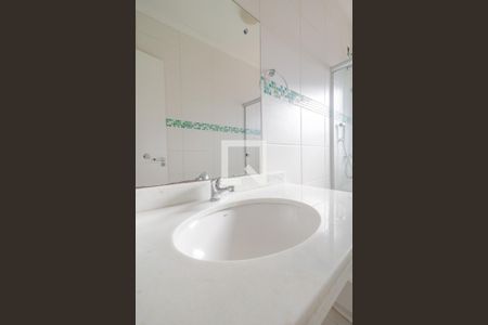 Banheiro de casa à venda com 3 quartos, 140m² em Hípica, Porto Alegre