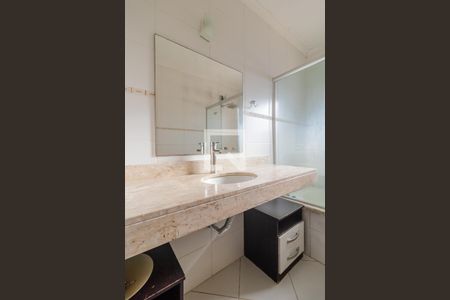 Banheiro da Suíte de casa à venda com 3 quartos, 140m² em Hípica, Porto Alegre